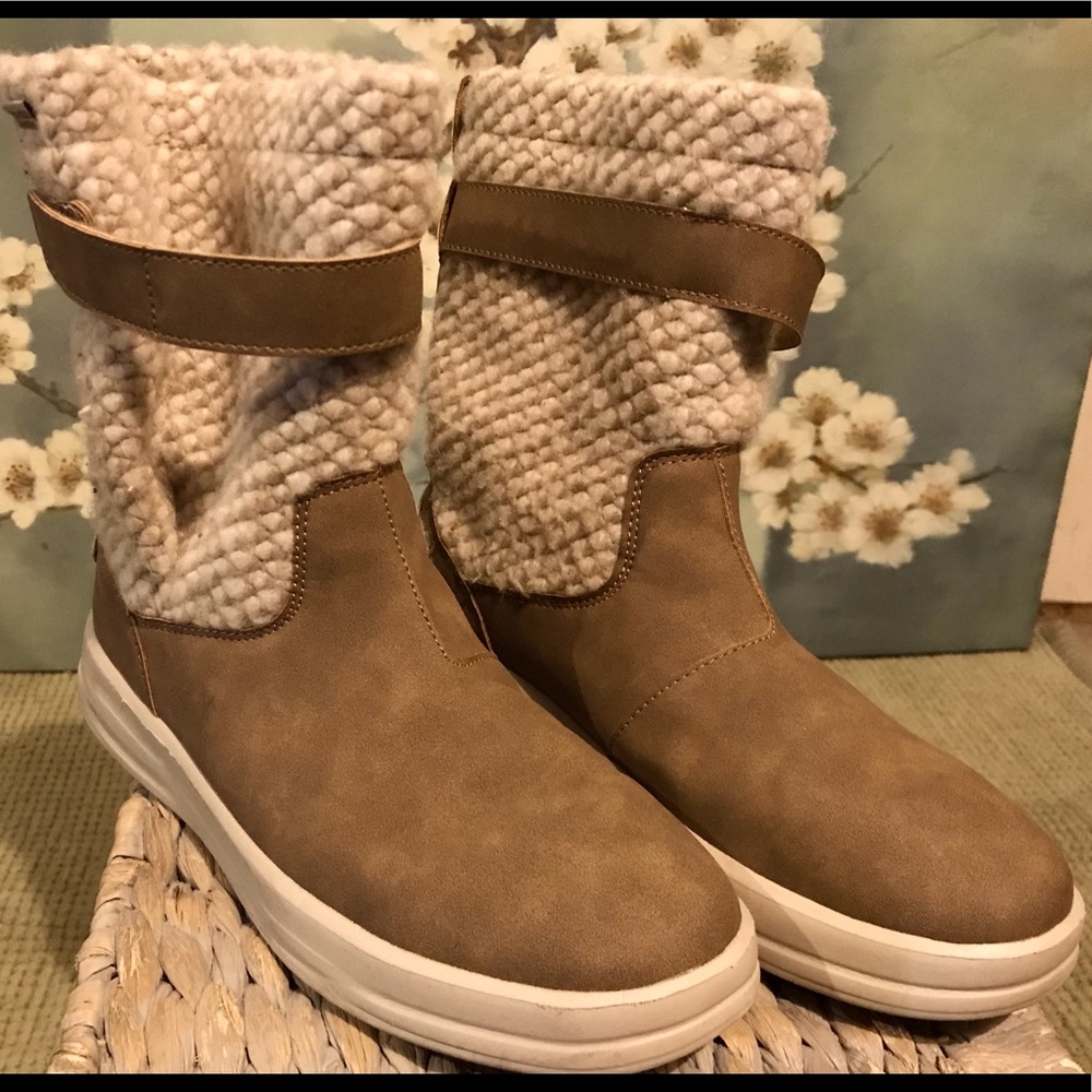 Women’s HeyDude boots!